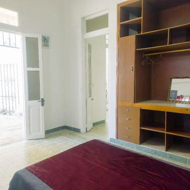 🏠 House for rent in El Vedado. 2 bedrooms with air conditioning, ideal for international students. Book: +5355284821 - Img 120414812
