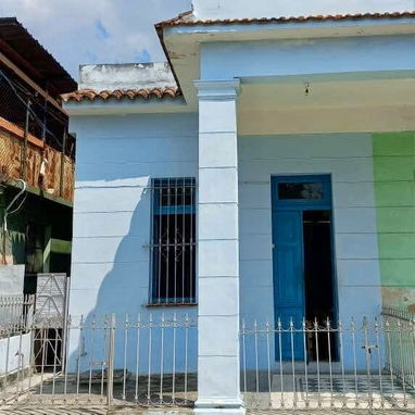 Casa con portal y patio en Santa Amalia - Img 105945388