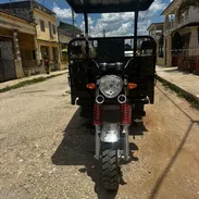 Está ya tiene chapa circulación y certifico lo que hay que hacer es un poder no tiene techo atrás son 300 cc 4600usd - Img 56936289