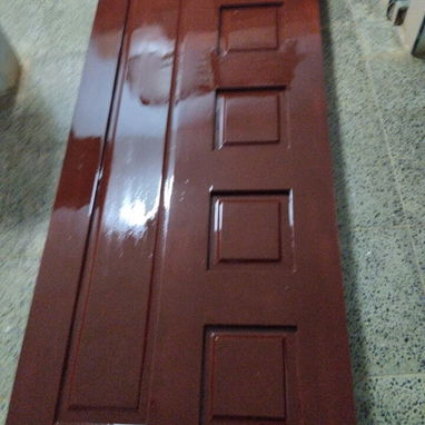 Se realizan trabajos en carpintería - Img 124299369