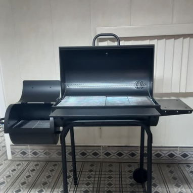 PARRILLA DE CARBÓN CON AHUMADOR LATERAL - 2/3
