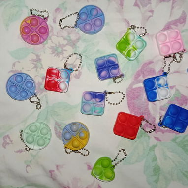 Llaveros Fidget Pop y con etiqueta 📛 - 5/5