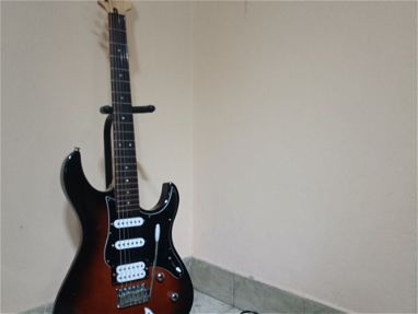 Guitarra eléctrica + Multiefectos - Img 63779527