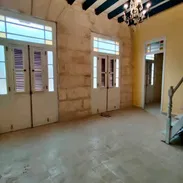 JOYA COLONIAL ÚNICA CON 5 BALCONES A LA CALLE! En el Corazón de La Habana Vieja !!! - Img 55782540