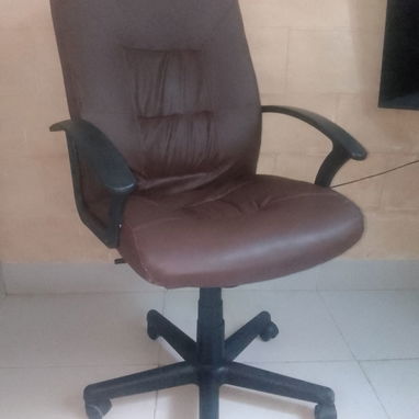 Silla giratoria ejecutiva. - Img 122482619