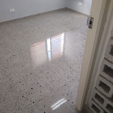 Pulido de pisos. Contamos con equipamiento moderno y productos para lograr un excelente resultado en todo tipo de piso. - Img 118787791