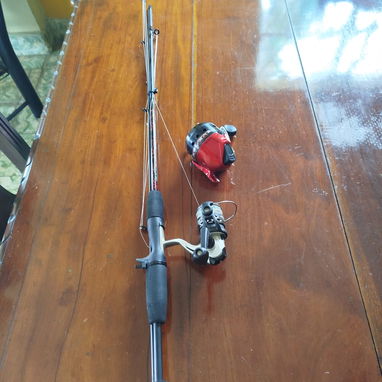 Vendo vara de pescar telescópica y vara de pescar pequeña - Img 122580614