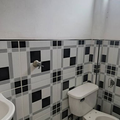 Casa capitalista amplia y cómoda - Img 123857787
