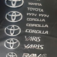 Vendo carteles o emblemas de carros/autos Hyundai, Toyota, Picanto , Peugeot, Fiat - Img 58038056