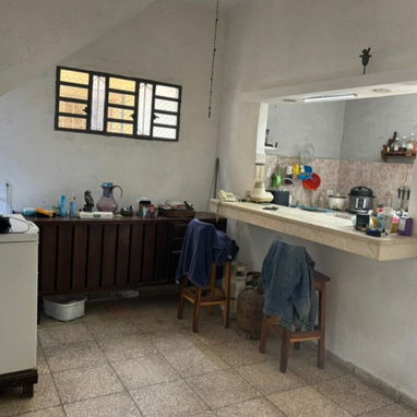 *$35.000usd CON AJUSTE. En venta  casa independiente de 2 pisos en El  Cerro, Reparto Martí. - 6/10