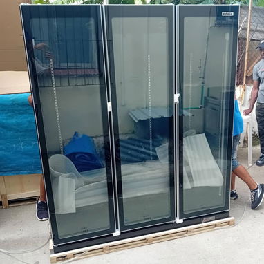 NEVERA EXHIBIDORA VERTICAL 36 PIES TRES PUERTAS - Img 122777226