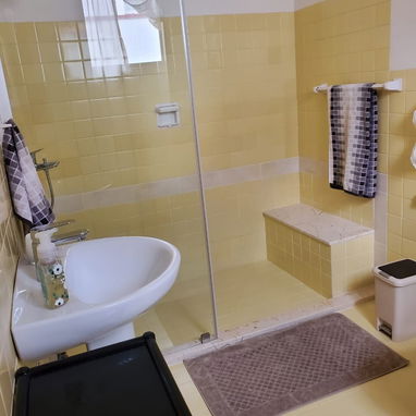 Espectacular propiedad horizontal en zona de embajadas con 5 cuartos y 5 baños!! De lujo actualmente rentada!! En oferta - Img 82255583