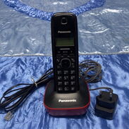 Teléfono inalámbrico 6 meses uso.la base  Es 220 V y lleva dos pilas AAA recargables k no las tiene - Img 45357110
