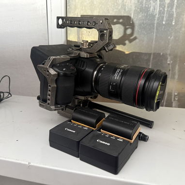 Black Magic 6k 2baterias canon con cargadores 1 SSD sólido 1tb Lente canon 24-105 Jaula tilta - Img 122199593