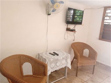 Renta casa en Guanabo de 4 habitaciones climatizadas, piscina, barbecue, parqueo - Img 64047063