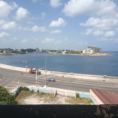 Exelente Apto en el Vedado 12 y 3ra - Img 127636142