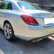 22000 usd  MERCEDES C200 AÑO 2017  Si buscas un auto con presencia, lujo y máxima comodidad, este es para ti. - Img 57047961
