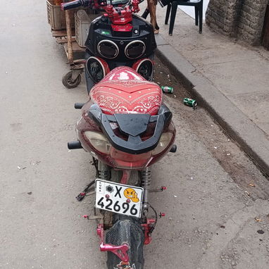 Moto aguila personalizada con caja m50 batería topmag de la última 72x35 haciendo 90km solo 60 ciclo  con música - 3/4