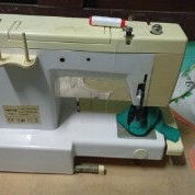 Vendo maquina de coser eléctrica 60 usd - Img 120065546