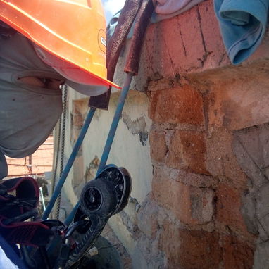 Alpinistas, acceso por cuerda, trabajo en altura - Img 127411165