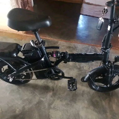 Se Vende esta bici electrica cin menos de un mes de uso. Está totalmente nueva y con todos sus accesorios. Sin detalles. - 4/5