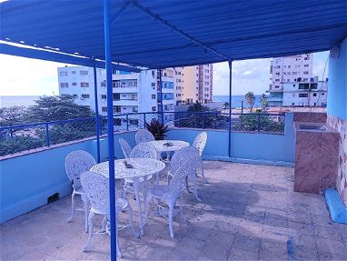 Propiedad horizontal de 4/4 y dos baños, balcón, en tercer piso, garage y terraza con vista al mar, Vedado - Img main-image-45356707