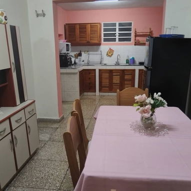 🪼 CASA EN ALQUILER EN ATABEY | RENTA DE LUJO EN EL MUNICIPIO PLAYA, LA HABANA 🏡✨ - Img 121570444