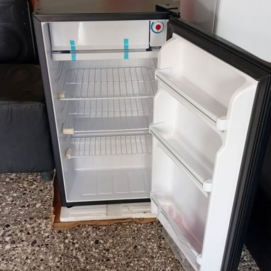 Minibar marca royal de 5.5 pies 100v - 2/2