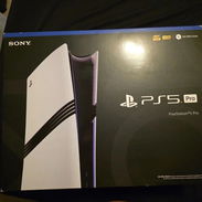 Sí, señor. Esa cuesta 500 USD e incluye los 2 controles DualSense, la base de carga y 1 mes de garantía. 🎮✅ 550 USD - Img 56708291