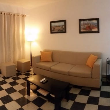 Rento apt de 1 cuarto muy amplio en 27 y O en planta baja a 2 cuadras de 23 y rampa en el Vedado. - Img 120201596