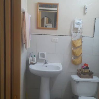 Vendo apartamento a solo 3 cuadras de la Catedral y a 2 de la Bodeguita del Medio - Img 120700550