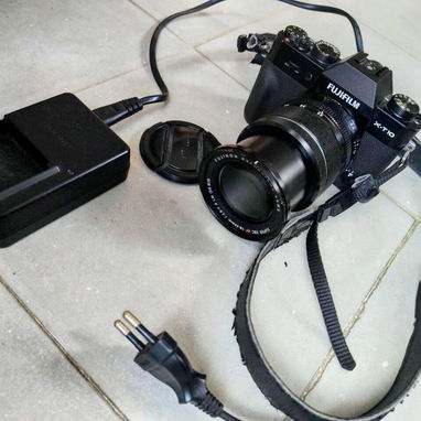 cámara Reflex Fujifilm X-T10 + objetivo Fujinon 18-55mm, 630 USD o equivalente, Vedado - 2/6