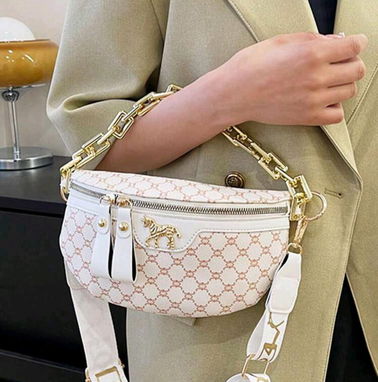 Bolso blanco con asa y cadena en venta - Img 96448801