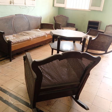 EN VENTA JUEGO DE SALA ANTIGUO. MUY BUEN ESTADO. CONTACTE AL WSAPP CON UNA OFERTA DE PRECIO !!! - Img 122845836