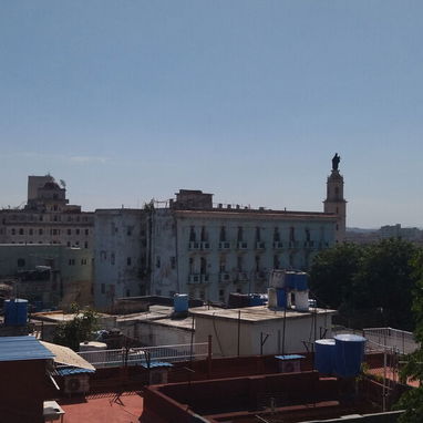 NEGOCIO APARTAMENTO EN EL VEDADO.   LO CAMBIO POR CARRO Y VUELTO O VENDO. - 3/4
