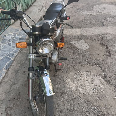 Moto Suzuki x100 como nueva con todos sus papeles en regla - 2/3