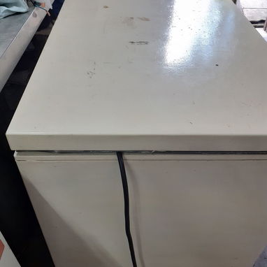 Nevera de 15 pies ponchada. Con máquina funcionando. - 2/4