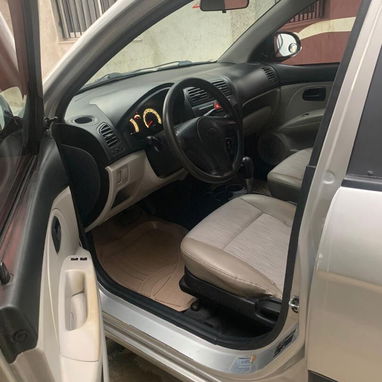 Vendo o negocio Kia picanto del 2009 automático - Img 89083484
