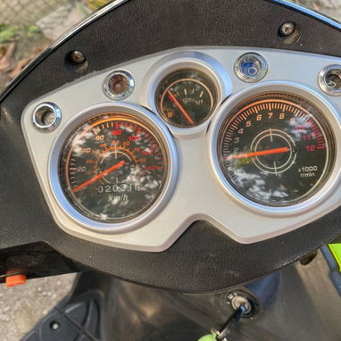 ‼️Vendo moto automática de poco uso, hace de 40-45km por litro, es de 150cc‼️ La doy con papeles y derecho a chapa✅ 16 - Img 122480631