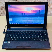 60USD – Mini Laptop Acer es conectada a la corriente - Img 58040339