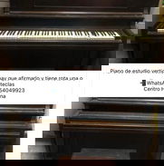 Piano de estudio vertical, hay que afirmarlo y tiene rota una o dos teclas 📲WhatsApp 54049923 Centro Habana - Img 49502700