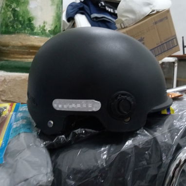 Moto caja 5 con su casco y un litro de gazolina sin chapa. - Img 127176452