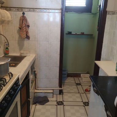 Se alquila apto de dos cuartos por meses cerca de la universidad - Img 116578222