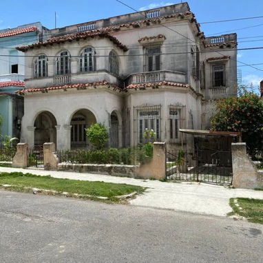 Excepcional palacete en venta en La Víbora con 7 cuartos!!! Oportunidad de inversión!! - Img 119578304