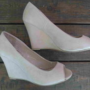 Zapatos de Vestir Color Beige marca FootCat. No: 36. De uso - Img 45431780