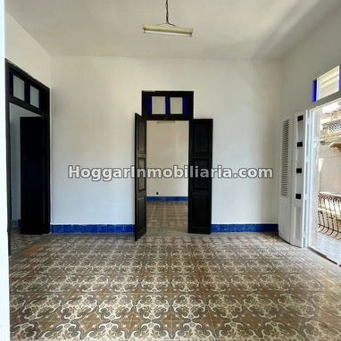 GG-16. Inversión Inteligente en el Centro Histórico! Gran Apartamento de 3 Cuartos, Recién Reparado y Listo para vivir - 8/10