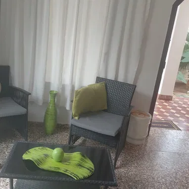 Se vende casa independiente con piscina, garaje con permiso de renta con superficie de500m² - Img 118277440