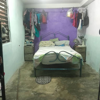Vendo Son dos casas en una sola propiedad con salida intependientes , lo dejo todo menos el equipo y dos televisores - Img 118731085