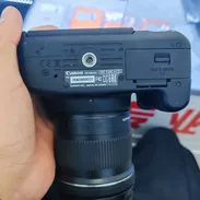 Canon EOS 700d bolso, protectores para los lentes, cargador y batería original - Img 57952968