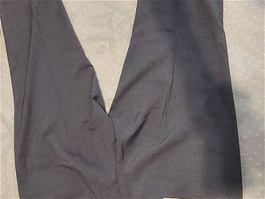 Vendo abrigo/suéter color negro de hombre Calvin Klein NUEVO - Img 61981275